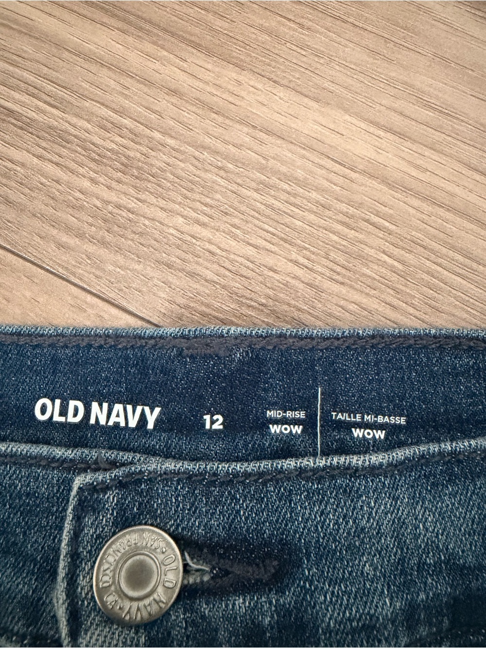 Old Navy Indigo Denim Shorts with Contrast Stitching - Picture 3 of 3